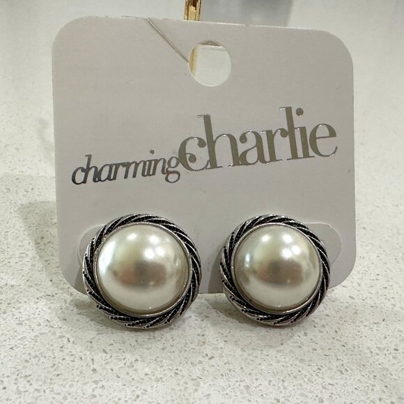 CHARMING CHARLIE Park Avenue Stud Earrings - Picture 1 of 3